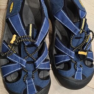 Keen Women's Navy and Black Closed Toe Hiking Warerproof  Sandals 7.5
